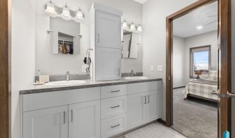 500 E Cairos Pl, Brandon, SD 57005