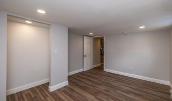 8 SHERMAN Dr, Claymont, DE 19703