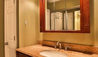 917 Claytonbrook Dr 4, Ballwin, MO 63011