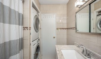 700 Broadway 28, Amityville, NY 11701
