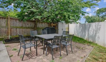 5812 N KINGS Hwy, Alexandria, VA 22303