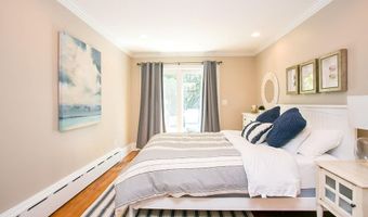 45 Holland St, Newport, RI 02840