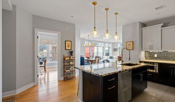 17 Chapel St Apt 402, Albany, NY 12210