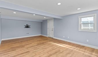 5 Lea Dr, Bristol, RI 02809