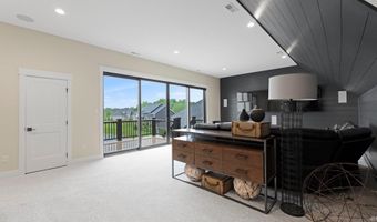 5272 Greyson Heights Dr, Auburn, IN 46706
