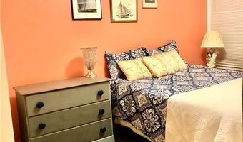 28 Calvert St 1, Newport, RI 02840