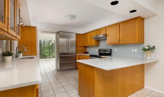 3949 Waldenwood Dr, Ann Arbor, MI 48105