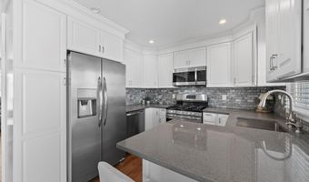 15 Hayes Rd, Amity Harbor, NY 11701