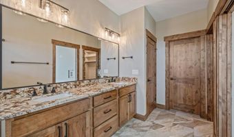 18 RAINBOW VALLEY LODGE Rd, Centennial, WY 82055