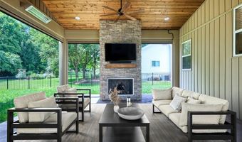 876 Kiefer Trails Dr, Ballwin, MO 63021