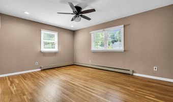 55 South Ave, Bayville, NJ 08721