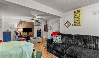 301 W Pleasant St, Aurora, MO 65605