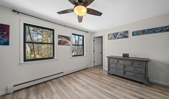 162 Lakeside Oaks Dr, Barrington, NH 03825