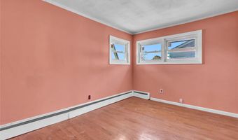 34 Croydon Rd, Amityville, NY 11701