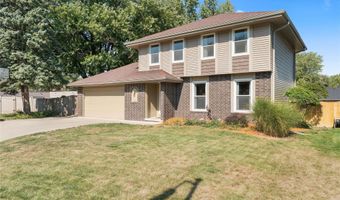 2242 Camelot Ct, Altoona, IA 50009