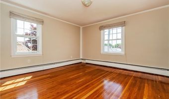 11 Bellevue Dr, Cranston, RI 02920