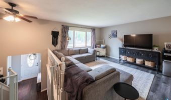 201 Cardinal Dr S, Brandon, SD 57005