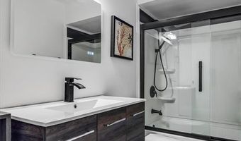 321 Fairview Ct, Ballwin, MO 63021