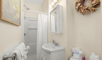 45 Crescent Rd, Middletown, RI 02842