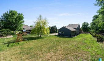 212 N Fairway Dr, Brandon, SD 57005