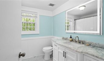 689 Middle Rd, East Greenwich, RI 02818