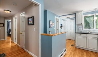 33 Wilbur Rd, Lincoln, RI 02865