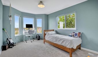 16268 Noble Point Dr, Anchorage, AK 99516