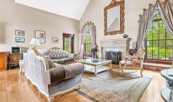 99 N Cliff Dr, Narragansett, RI 02882