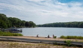 53 Pepper Bush Trl, Narragansett, RI 02874