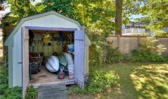 47 Wake Robin Trl, Narragansett, RI 02874