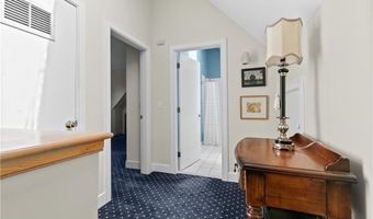 15 Hammersmith Rd #14, Newport, RI 02840