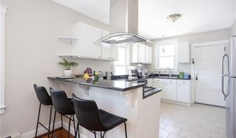 2 Bedlow Ave, Newport, RI 02840