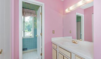 191 Parkview Dr, Aurora, OH 44202