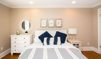 45 Holland St, Newport, RI 02840