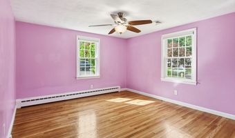 79 Spencer St, Agawam, MA 01001