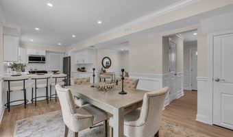 8 Imperia Pl, Aberdeen, NJ 07747
