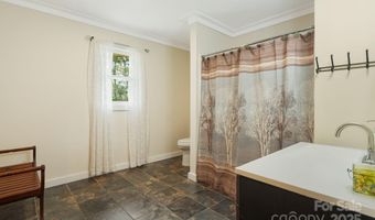 244 Mcmahon Ln, Bakersville, NC 28705