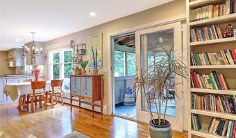 4 Fourth St, Barrington, RI 02806