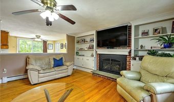4 Johnson Ct, Bristol, RI 02809