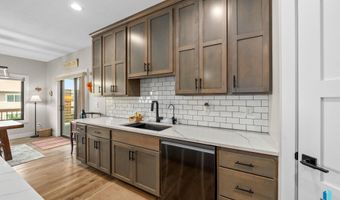 2820 E Daybreak Cir, Brandon, SD 57005