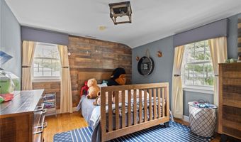 152 Glen Hills Dr, Cranston, RI 02920