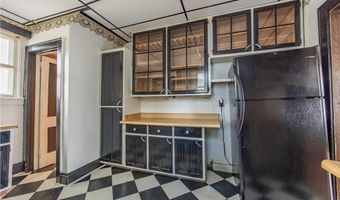 566 Lindell St, Akron, OH 44305