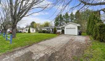 42 Sugarloaf Ln, Bangor, ME 04401