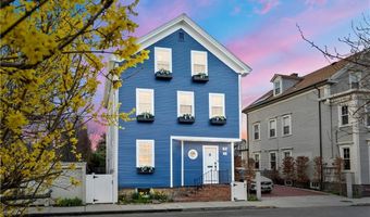 33 Marsh St, Newport, RI 02840