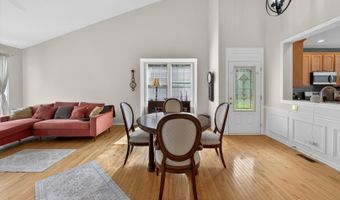 4001 Whitehall Ln, Algonquin, IL 60102