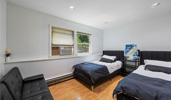 8 Dunn Rd, Airmont, NY 10952