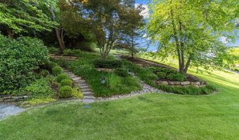 647 Waterford Ridge Dr, Ballwin, MO 63021