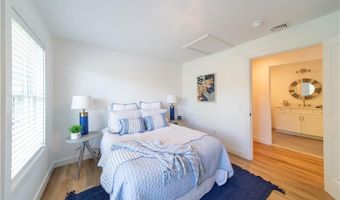 32 Exchange St 101, East Greenwich, RI 02818