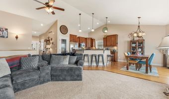 5236 SHADOW ROCK Dr, Cheyenne, WY 82009