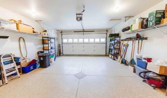 1716 Miller Ln, Aberdeen, SD 57401
